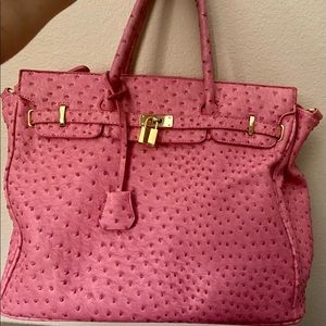 Used Beautiful Pink ostrich inspired purse ✨